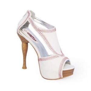 Herstar baseball stilettos